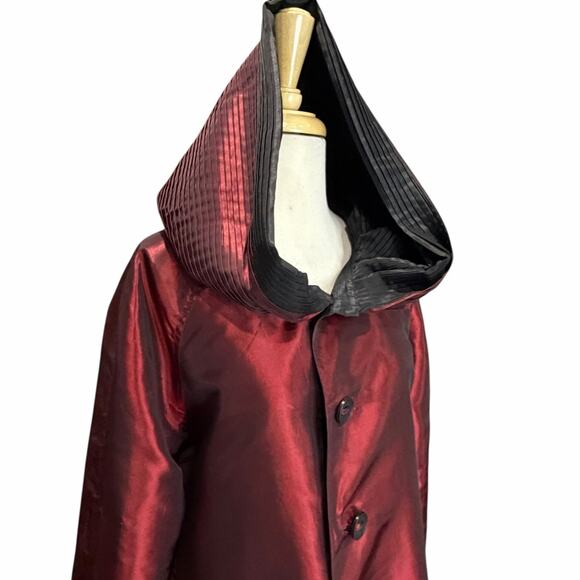 Ubu Reversible Parisian Opera Raincoat Small Black Red iridescent Pleated Hooded - Picture 8 of 15